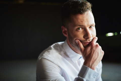 Britânico Calum  Scott é o cabeça de cartaz das Festas da Batalha