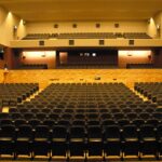 foto da plateia do teatro josé lúcio da silva tirada a partir do palco